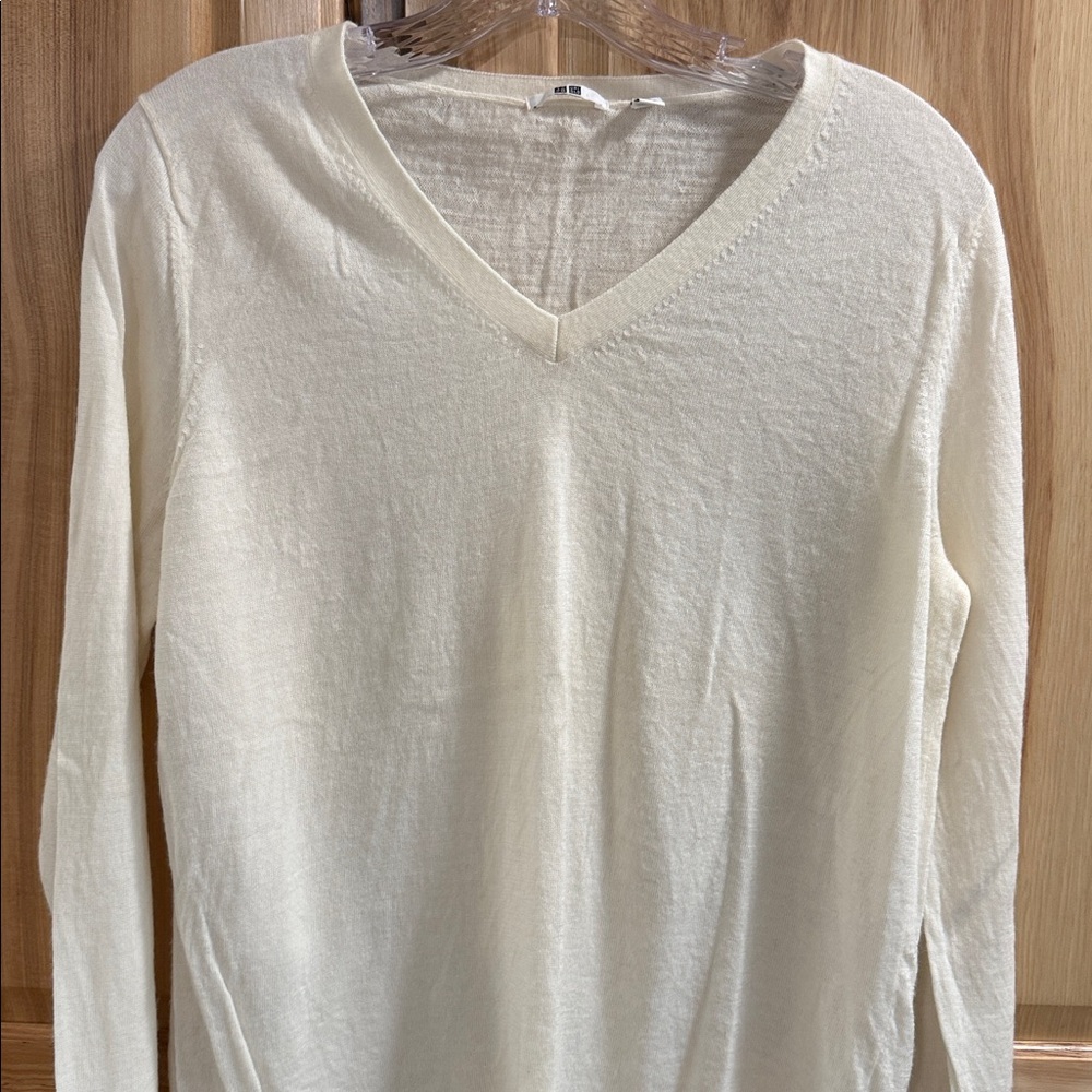 Uniqlo Wool Off-White Elevated Basic Timeless Min… - image 2